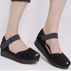 L’Amour des Pieds Amadour Peep Toe Mary Jane Platform Sandal Black Suede Size 8M